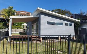 Serene Waterfront Guesthouse- Views & Vibes